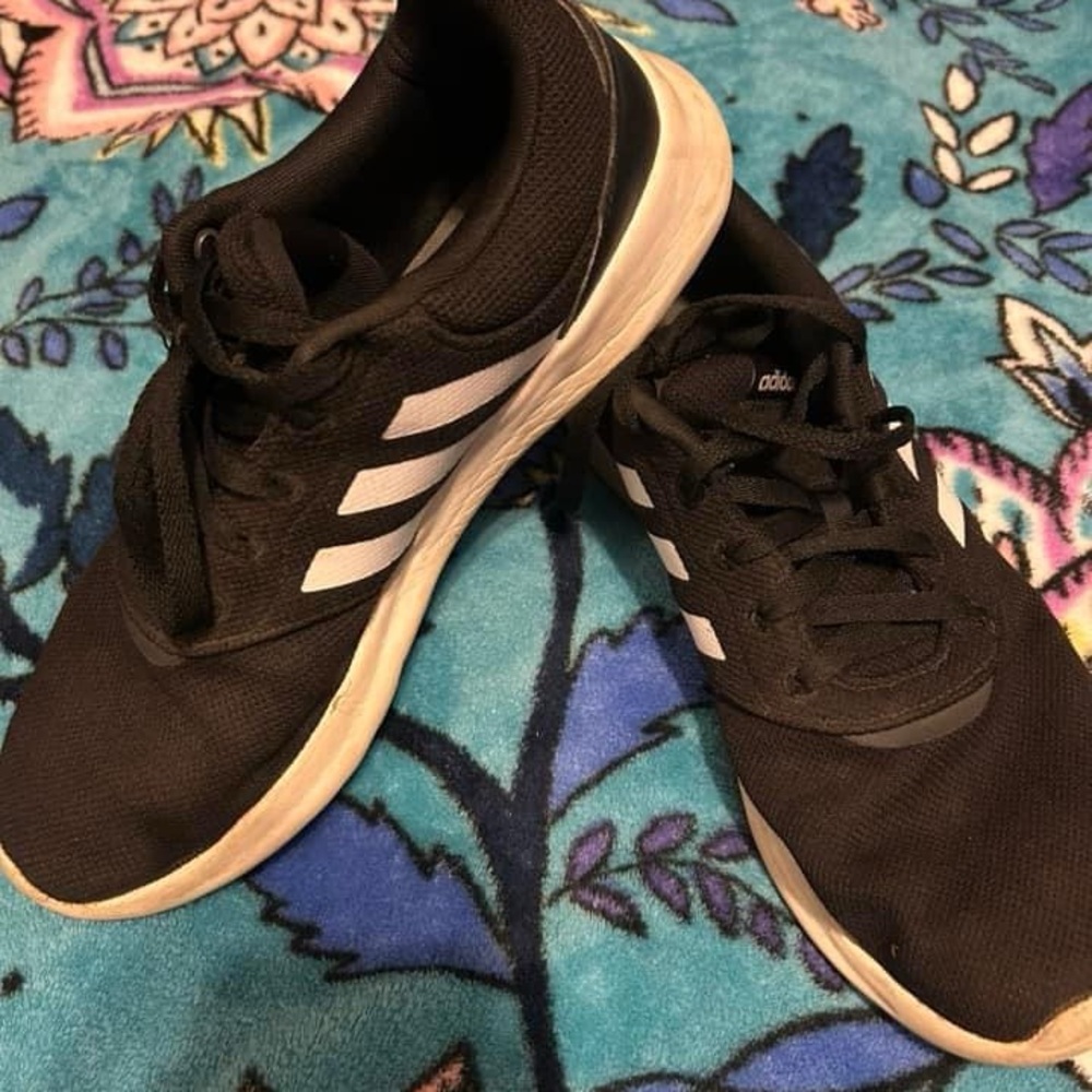 Adidas tennis shoe